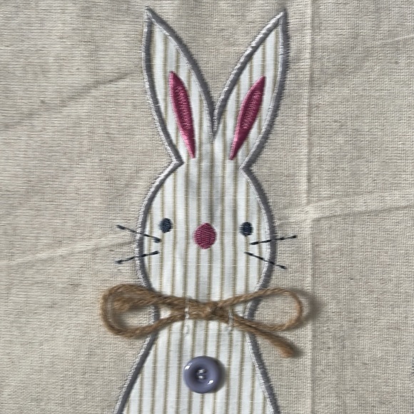 Isaac Mizrahi Table Runner Bunny with Glasses Ruffle Beige - Picture 5 of 8